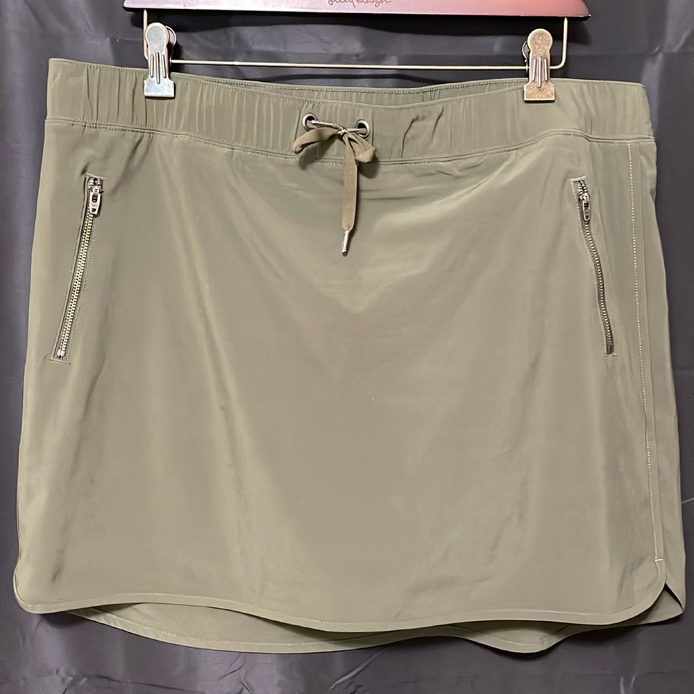 Athleta Skort in Olive Green size XL